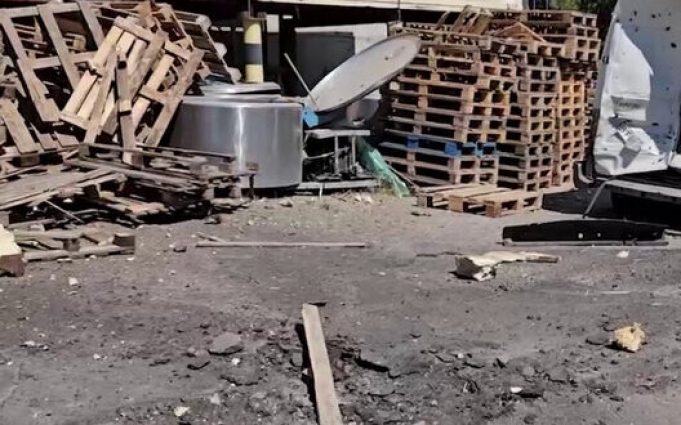 Рашисти вдарили по підприємству у Херсоні: Загинув чоловік. ВIДЕО Рашисти-вдарили-по-підприємству-у-Херсоні:-Загинув-чоловік.-ВiДЕО