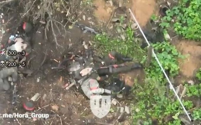 Українські захисники зупинили ворожий штурм та ліквідували 5 окупантів, ще 3 – поранили. ВIДЕО Українські-захисники-зупинили-ворожий-штурм-та-ліквідували-5-окупантів,-ще-3-–-поранили.-ВiДЕО