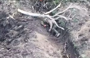 Поранений російський військовий стріляє собі в голову з автомата на Донеччині. ВIДЕО Поранений-російський-військовий-стріляє-собі-в-голову-з-автомата-на-Донеччині.-ВiДЕО