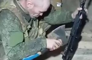 Загарбник сокирою регулює прицільну планку свого автомата: “Это так снимается? Сильнее #бни”. ВIДЕО Загарбник-сокирою-регулює-прицільну-планку-свого-автомата:-“Это-так-снимается?-Сильнее-#бни”.-ВiДЕО