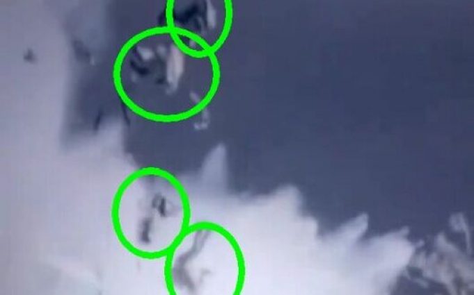 Чотири окупанти летять високо у повітрі після вибуху свого човна. ВIДЕО Чотири-окупанти-летять-високо-у-повітрі-після-вибуху-свого-човна.-ВiДЕО