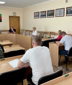 Підготовка-до-32-ї-сесії-Нововолинської-міської-ради:-депутати-працювали-у-постійних-комісіях