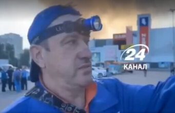 Я двох людей вивів. Хотіли ще побігти до працівників, але вже зайти не змогли: працівник... Я-двох-людей-вивів-Хотіли-ще-побігти-до-працівників,-але-вже-зайти-не-змогли:-працівник.
