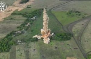 Українські захисники атакували ворожий склад БК разом з групою окупантів. ВIДЕО Українські-захисники-атакували-ворожий-склад-БК-разом-з-групою-окупантів.-ВiДЕО