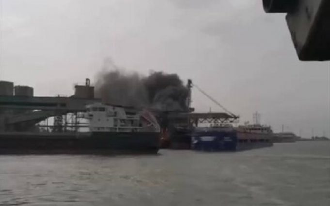 У російському Ростові горить зерновий термінал у порту, – ЗМІ. ВIДЕО У-російському-Ростові-горить-зерновий-термінал-у-порту,-–-ЗМІ.-ВiДЕО