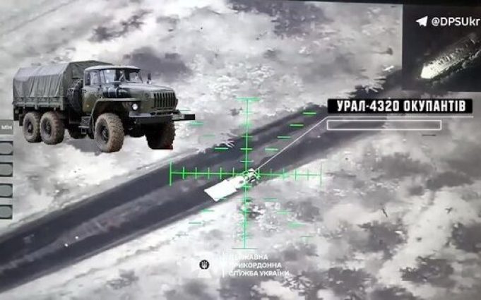 Прикордонники знищили “Урал” та “Камаз” окупантів на Бахмутському напрямку. ВIДЕО Прикордонники-знищили-“Урал”-та-“Камаз”-окупантів-на-Бахмутському-напрямку.-ВiДЕО