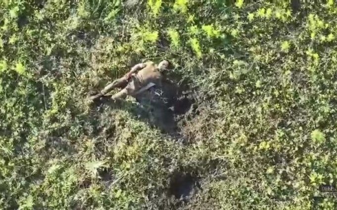 Нацгвардійці влучними скидами боєприпасів нищать російських загарбників. ВIДЕО Нацгвардійці-влучними-скидами-боєприпасів-нищать-російських-загарбників.-ВiДЕО