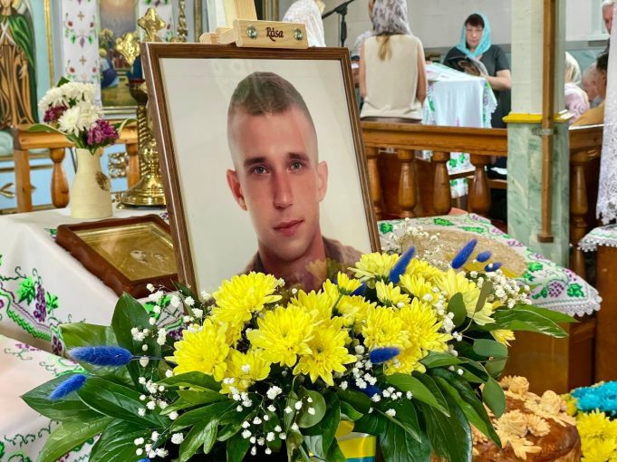 30 травня Нововолинська громада попрощалася з Героєм Юрієм Лісниченком 30-травня-Нововолинська-громада-попрощалася-з-Героєм-Юрієм-Лісниченком