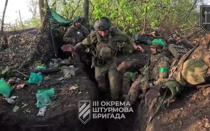 Бійці 3 ОШБр беруть у полон окупантів у Тернах на Донеччині. ВIДЕО 18+ Бійці-3-ОШБр-беруть-у-полон-окупантів-у-Тернах-на-Донеччині.-ВiДЕО-18+