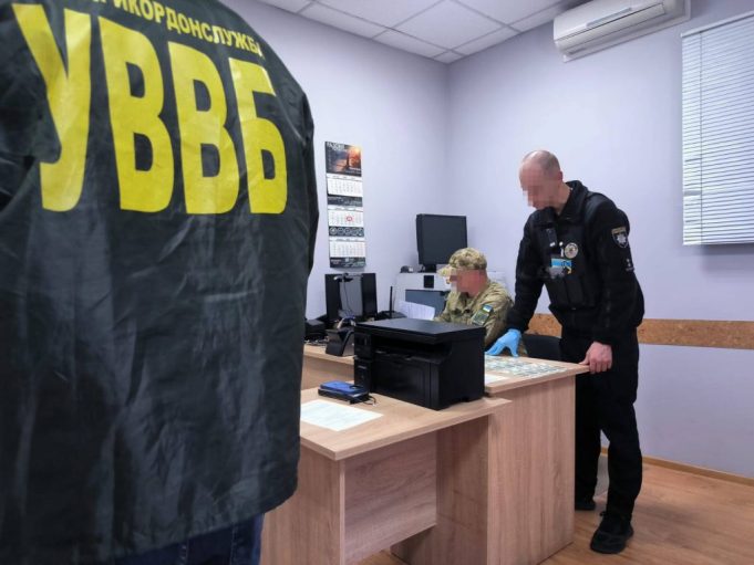 В «Устилузі» чоловік намагався підкупити прикордонника, аби виїхати за кордон