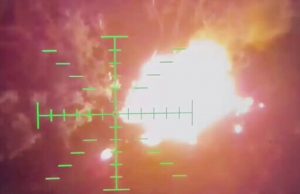 Прикордонники скидами з дрона знищили російський танк Т-72 на Бахмутському напрямку. ВIДЕО Прикордонники-скидами-з-дрона-знищили-російський-танк-Т-72-на-Бахмутському-напрямку.-ВiДЕО