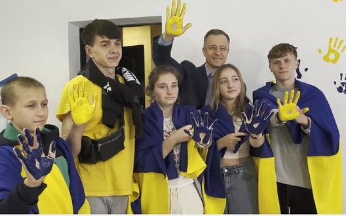 Ще 5 депортованих РФ дітей-сиріт вдалося повернути в Україну. ВIДЕО Ще-5-депортованих-РФ-дітей-сиріт-вдалося-повернути-в-Україну.-ВiДЕО