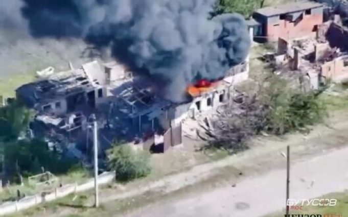 Підрозділ Wild Division “викурює” окупантів на Харківщині дронами “Дикі шершні”. ВIДЕО Підрозділ-wild-division-“викурює”-окупантів-на-Харківщині-дронами-“Дикі-шершні”.-ВiДЕО