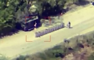 Знищення ворожого блокпоста на Херсонщині за допомогою дрона “Дикі шершні”. ВIДЕО Знищення-ворожого-блокпоста-на-Херсонщині-за-допомогою-дрона-“Дикі-шершні”.-ВiДЕО