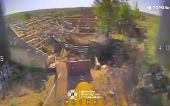 Прикордонники знищили техніку окупантів на Бахмутському напрямку. ВIДЕО Прикордонники-знищили-техніку-окупантів-на-Бахмутському-напрямку.-ВiДЕО