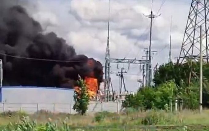 На Бєлгородщині після атаки БПЛА загорілася електропідстанція. ВIДЕО На-Бєлгородщині-після-атаки-БПЛА-загорілася-електропідстанція.-ВiДЕО