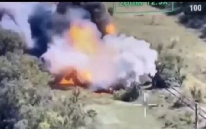 Російський танк розлітається на друзки після атаки із американського ПТРК “Javelin”. ВIДЕО Російський-танк-розлітається-на-друзки-після-атаки-із-американського-ПТРК-“javelin”.-ВiДЕО