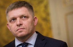 Прем’єр Словаччини Фіцо записав перше відеозвернення після замаху. ВIДЕО Прем’єр-Словаччини-Фіцо-записав-перше-відеозвернення-після-замаху.-ВiДЕО