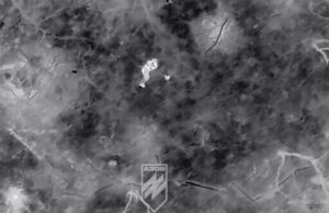 Нічні скиди з дронів бригади “Азов” на російську піхоту на Кремінському напрямку. ВIДЕО Нічні-скиди-з-дронів-бригади-“Азов”-на-російську-піхоту-на-Кремінському-напрямку.-ВiДЕО