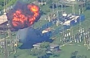 Дрон-камікадзе поцілив у електропідстанцію у Курській області РФ. ВIДЕО Дрон-камікадзе-поцілив-у-електропідстанцію-у-Курській-області-РФ.-ВiДЕО