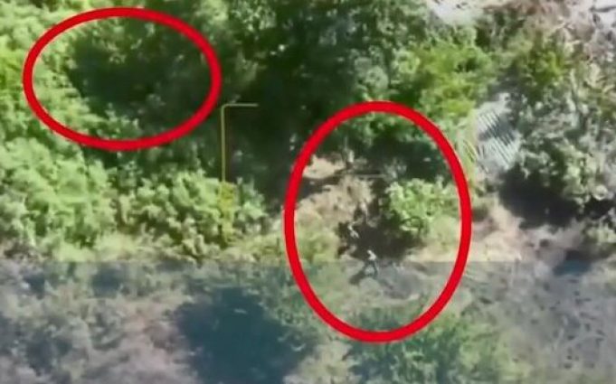 Десять тіл окупантів валяються у кущах після прильоту української міни. ВIДЕО 18+ Десять-тіл-окупантів-валяються-у-кущах-після-прильоту-української-міни.-ВiДЕО-18+