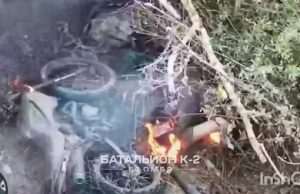 Росіянин, після невдалого штурму на мотоциклі, горить заживо. ВIДЕО Росіянин,-після-невдалого-штурму-на-мотоциклі,-горить-заживо.-ВiДЕО