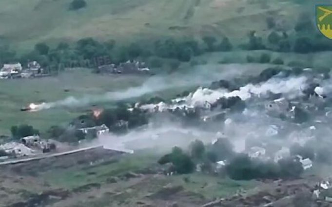 Український БТР-4Е знищує ворожі позиції під Харковом. ВIДЕО Український-БТР-4Е-знищує-ворожі-позиції-під-Харковом.-ВiДЕО
