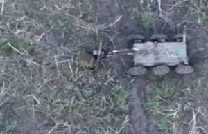 Наземний дрон “конфіскував” кулемет з позиції окупантів. ВIДЕО Наземний-дрон-“конфіскував”-кулемет-з-позиції-окупантів.-ВiДЕО