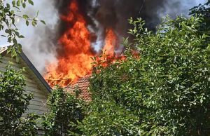 Постраждала 102-річна жінка: Росіяни обстріляли Дніпровський район Херсону. ВIДЕО Постраждала-102-річна-жінка:-Росіяни-обстріляли-Дніпровський-район-Херсону.-ВiДЕО