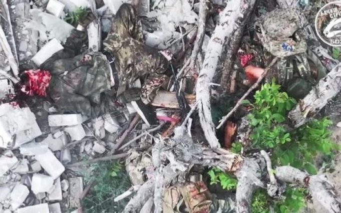 Влучними скидами боєприпасів наші бійці ліквідували кількох окупантів на Херсонщині. ВIДЕО Влучними-скидами-боєприпасів-наші-бійці-ліквідували-кількох-окупантів-на-Херсонщині.-ВiДЕО