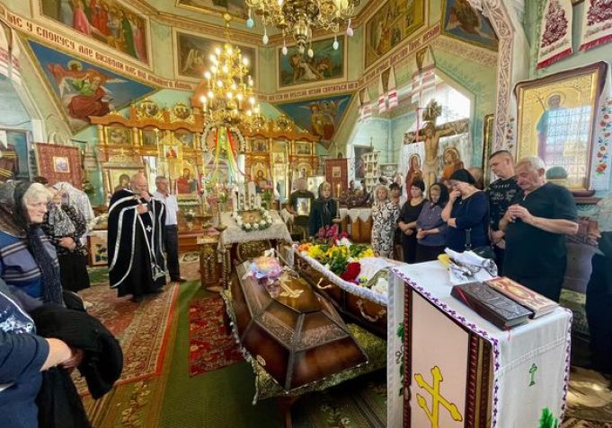 Нововолинська громада назавжди попрощалася із військовослужбовцем Миколою Бадзюнем Нововолинська-громада-назавжди-попрощалася-із-військовослужбовцем-Миколою-Бадзюнем