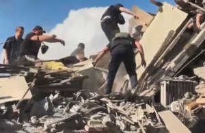 Ракетний удар РФ по Кривому Рогу: 6 загиблих та 11 поранених, – Зеленський. ВIДЕО Ракетний-удар-РФ-по-Кривому-Рогу:-6-загиблих-та-11-поранених,-–-Зеленський.-ВiДЕО