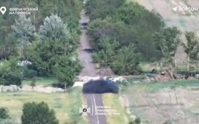 Прикордонники мінометним вогнем зруйнували позицію ворога на Вовчанському напрямку. ВIДЕО Прикордонники-мінометним-вогнем-зруйнували-позицію-ворога-на-Вовчанському-напрямку.-ВiДЕО