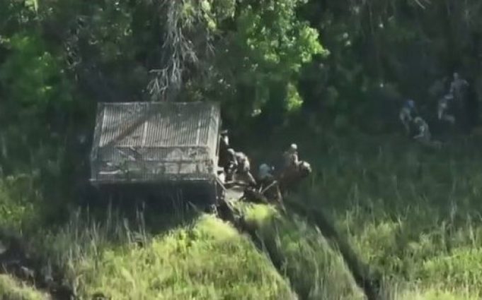 Бійці бригади “Хартія” провели вдалий штурм позицій ворога на Харківському напрямку. ВIДЕО Бійці-бригади-“Хартія”-провели-вдалий-штурм-позицій-ворога-на-Харківському-напрямку.-ВiДЕО