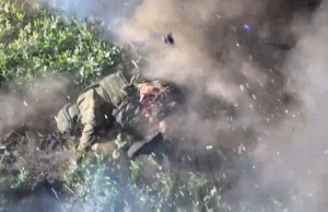 Дрон відірвав окупанту обидві ноги. ВIДЕО 18+ Дрон-відірвав-окупанту-обидві-ноги.-ВiДЕО-18+