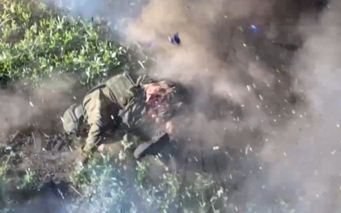Дрон відірвав окупанту обидві ноги. ВIДЕО 18+ Дрон-відірвав-окупанту-обидві-ноги.-ВiДЕО-18+