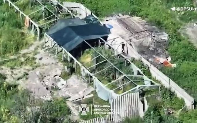 Прикордонники FPV-дронами завдали влучних ударів по позиціях противника на Півдні. ВIДЕО Прикордонники-fpv-дронами-завдали-влучних-ударів-по-позиціях-противника-на-Півдні.-ВiДЕО
