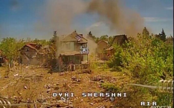 Десантники 71 ОЄРБ “викурили” окупантів із схованки дроном “Дикі шершні”. ВIДЕО Десантники-71-ОЄРБ-“викурили”-окупантів-із-схованки-дроном-“Дикі-шершні”.-ВiДЕО