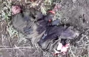Трупи окупантів валяються біля розбитої техніки ворога на Донеччині. ВIДЕО 18+ Трупи-окупантів-валяються-біля-розбитої-техніки-ворога-на-Донеччині.-ВiДЕО-18+