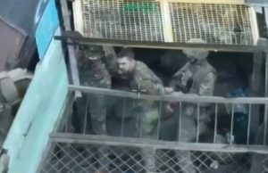 Бійці затрофеїли ворожий танк та полонили його екіпаж. ВIДЕО Бійці-затрофеїли-ворожий-танк-та-полонили-його-екіпаж.-ВiДЕО