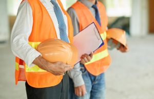 Інструктажі з питань охорони праці: види та порядок проведення Інструктажі-з-питань-охорони-праці:-види-та-порядок-проведення