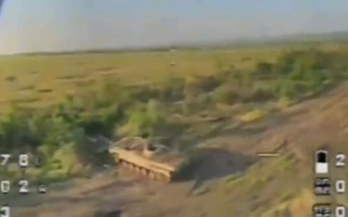 Сили оборони знищили БМП окупантів. ВIДЕО Сили-оборони-знищили-БМП-окупантів.-ВiДЕО