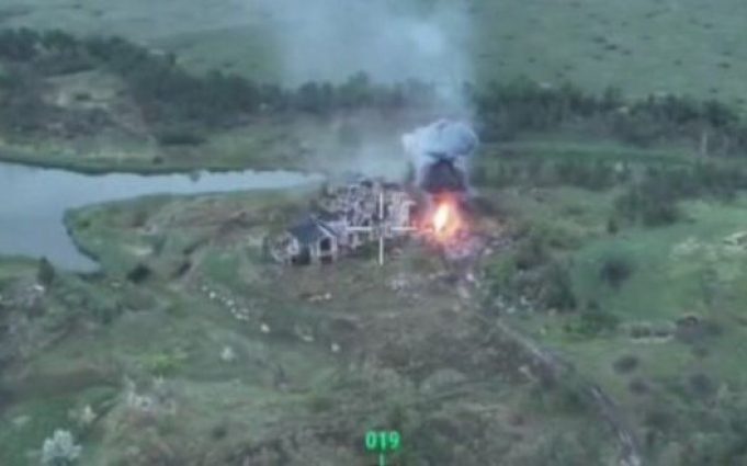 Сили оборони знищили російську БМП та ще кілька одиниць ворожої техніки. ВIДЕО Сили-оборони-знищили-російську-БМП-та-ще-кілька-одиниць-ворожої-техніки.-ВiДЕО