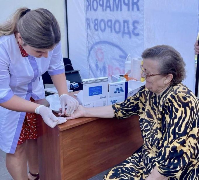 “Ярмарок здоров’я” триває: на 15 мікрорайоні обстежили понад 200 громадян “Ярмарок-здоров’я”-триває:-на-15-мікрорайоні-обстежили-понад-200-громадян