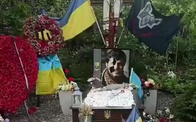Вночі невідомі понівечили могили Да Вінчі, Джуса та Петриченка. ВIДЕО Вночі-невідомі-понівечили-могили-Да-Вінчі,-Джуса-та-Петриченка.-ВiДЕО
