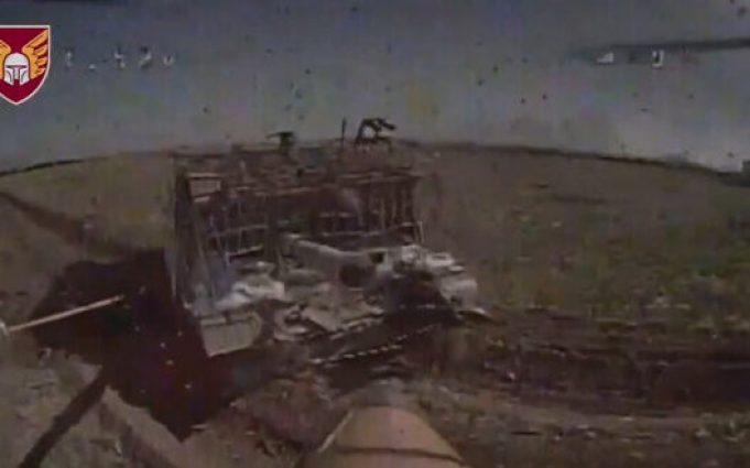 Бійці 46-ї ОАБр FPV-дронами знищують бронетехніку окупантів. ВIДЕО Бійці-46-ї-ОАБр-fpv-дронами-знищують-бронетехніку-окупантів.-ВiДЕО