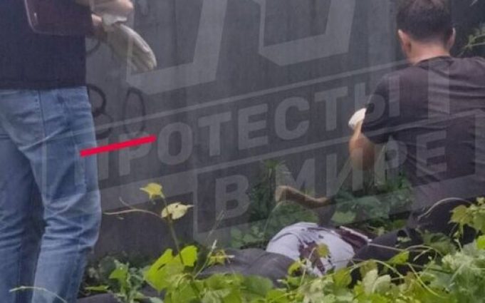 У Росії чоловіка зарубали сокирою і залишили напис “Спасибо за СВО”. ВІДЕО+ФОТО У-Росії-чоловіка-зарубали-сокирою-і-залишили-напис-“Спасибо-за-СВО”.-ВІДЕО+ФОТО