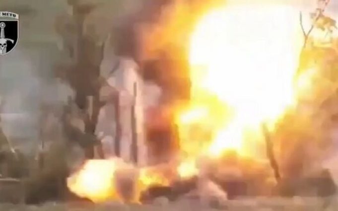 Бійці 33-ї ОМБр нищать ворожу бронетехніку дронами “Дикі шершні”. ВIДЕО Бійці-33-ї-ОМБр-нищать-ворожу-бронетехніку-дронами-“Дикі-шершні”.-ВiДЕО