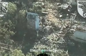 Воїни 93 ОМБр ліквідували окупанта в туалеті на Бахмутському напрямку. ВIДЕО Воїни-93-ОМБр-ліквідували-окупанта-в-туалеті-на-Бахмутському-напрямку.-ВiДЕО