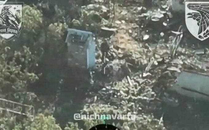 Воїни 93 ОМБр ліквідували окупанта в туалеті на Бахмутському напрямку. ВIДЕО Воїни-93-ОМБр-ліквідували-окупанта-в-туалеті-на-Бахмутському-напрямку.-ВiДЕО